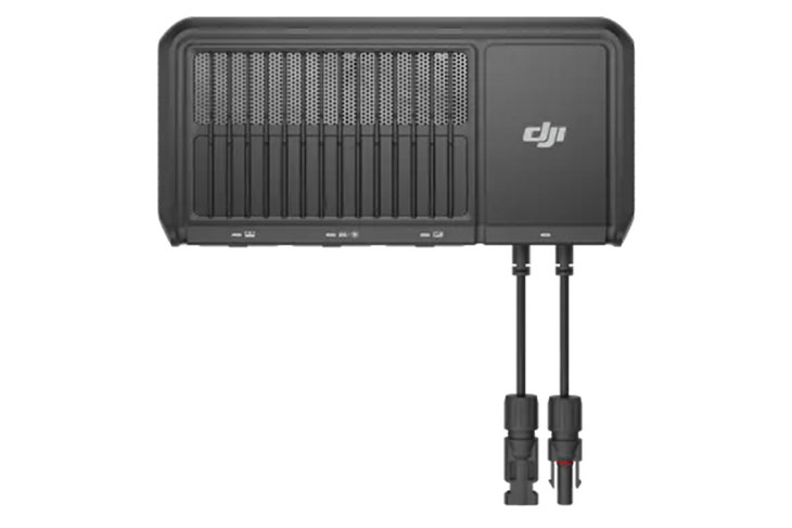 DJI Power Super Fast Car Chargers – augstas jaudas automašīnas lādētājs DJI Power 500 un 1000 stacijām. Nodrošina ātru un drošu uzlādi no 12V/24V transportlīdzekļu strāvas avotiem ar līdz pat 1800W jaudu.