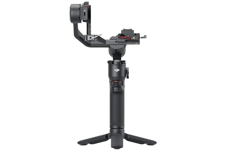 DJI RS 3 Mini stabilizators ar trīs asu stabilizāciju, paredzēts bezspoguļa kamerām, nodrošinot profesionālu stabilitāti un kompakta izmēra dizainu.