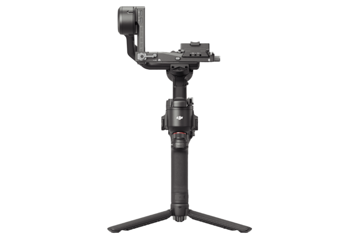 DJI RS 4 profesionāls stabilizators ar trīs asu stabilizāciju, piemērots kamerām ar svaru līdz 4,5 kg, piedāvājot precīzu stabilitāti un inteliģentas funkcijas profesionālai filmēšanai.